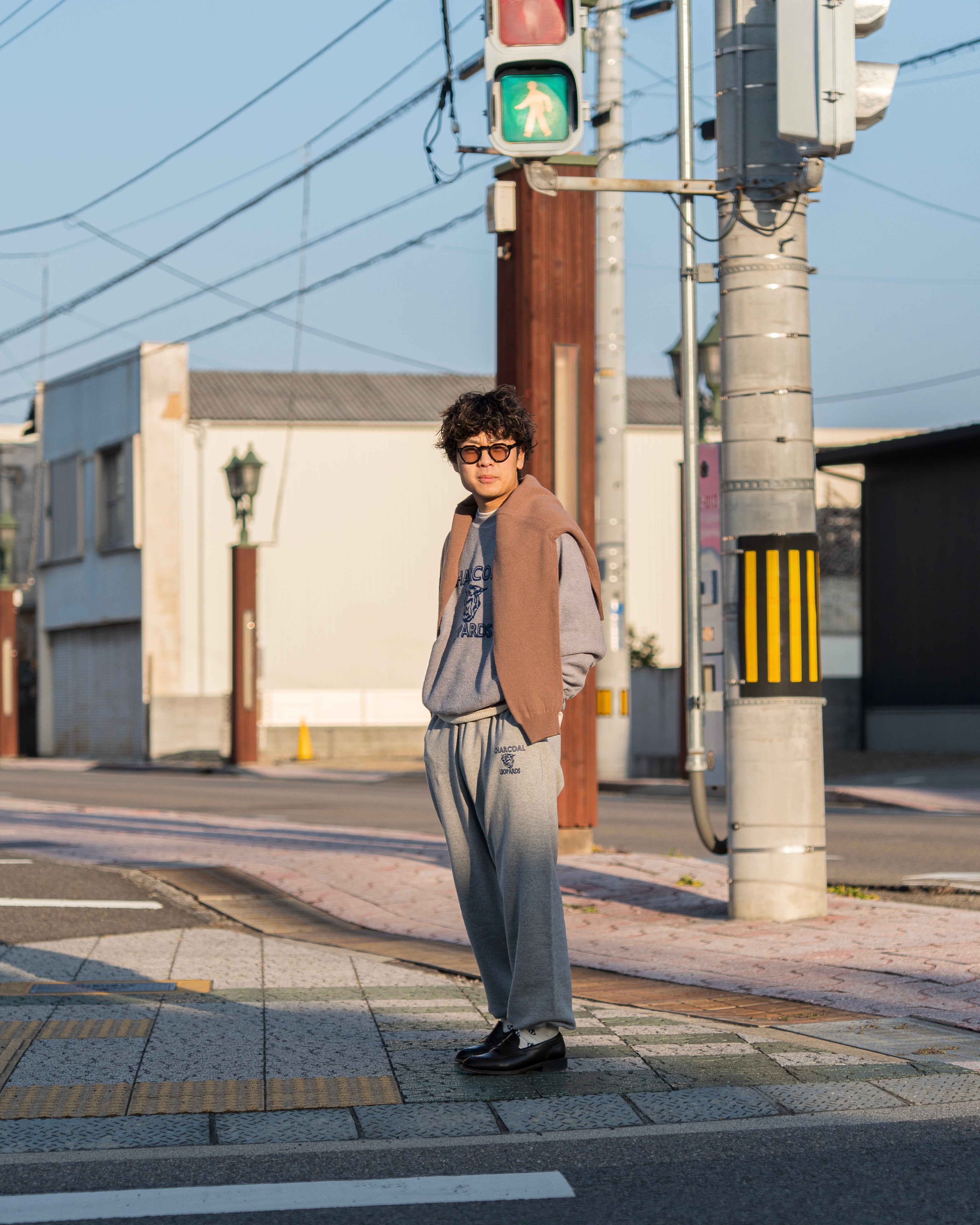 街に馴染む、Charcoal Leopards