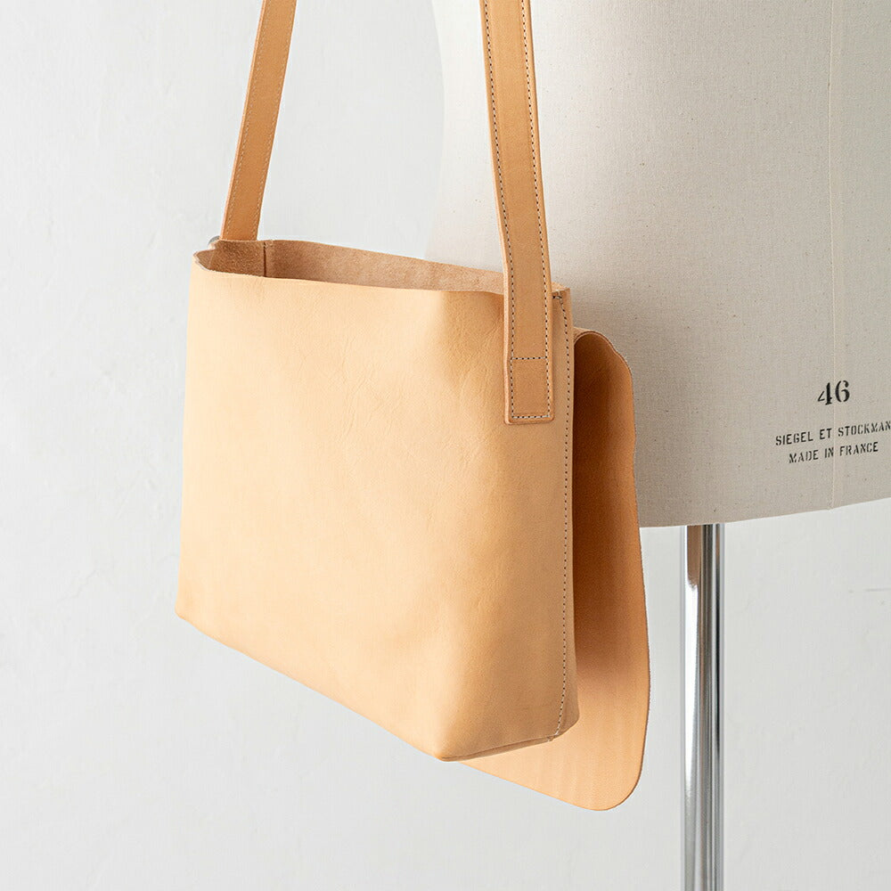 イルビゾンテ クロスボディバッグ (54262300210) Leather Shoulder Bag IL BISONTE(バッグ)