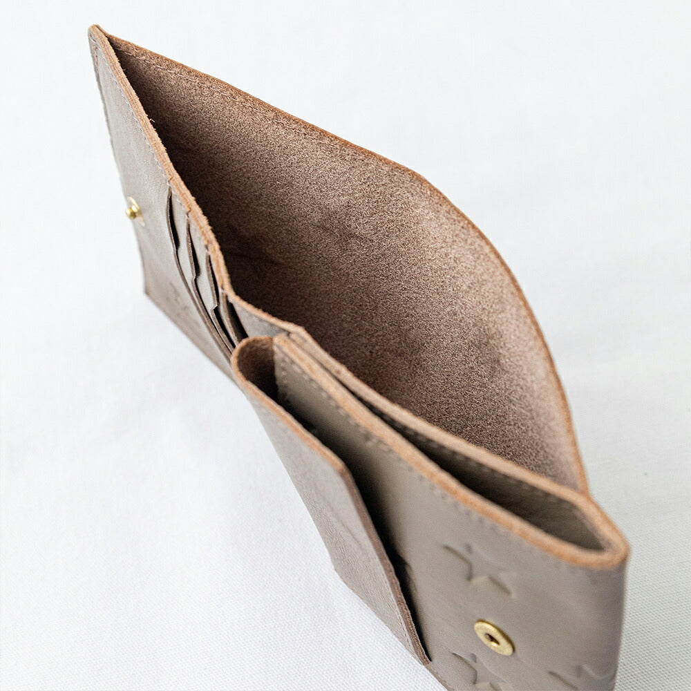 イルビゾンテ スターエンボスレザー 二つ折りウォレット (54262308141) STAR EMBOSS Leather Wallet IL BISONTE(財布)