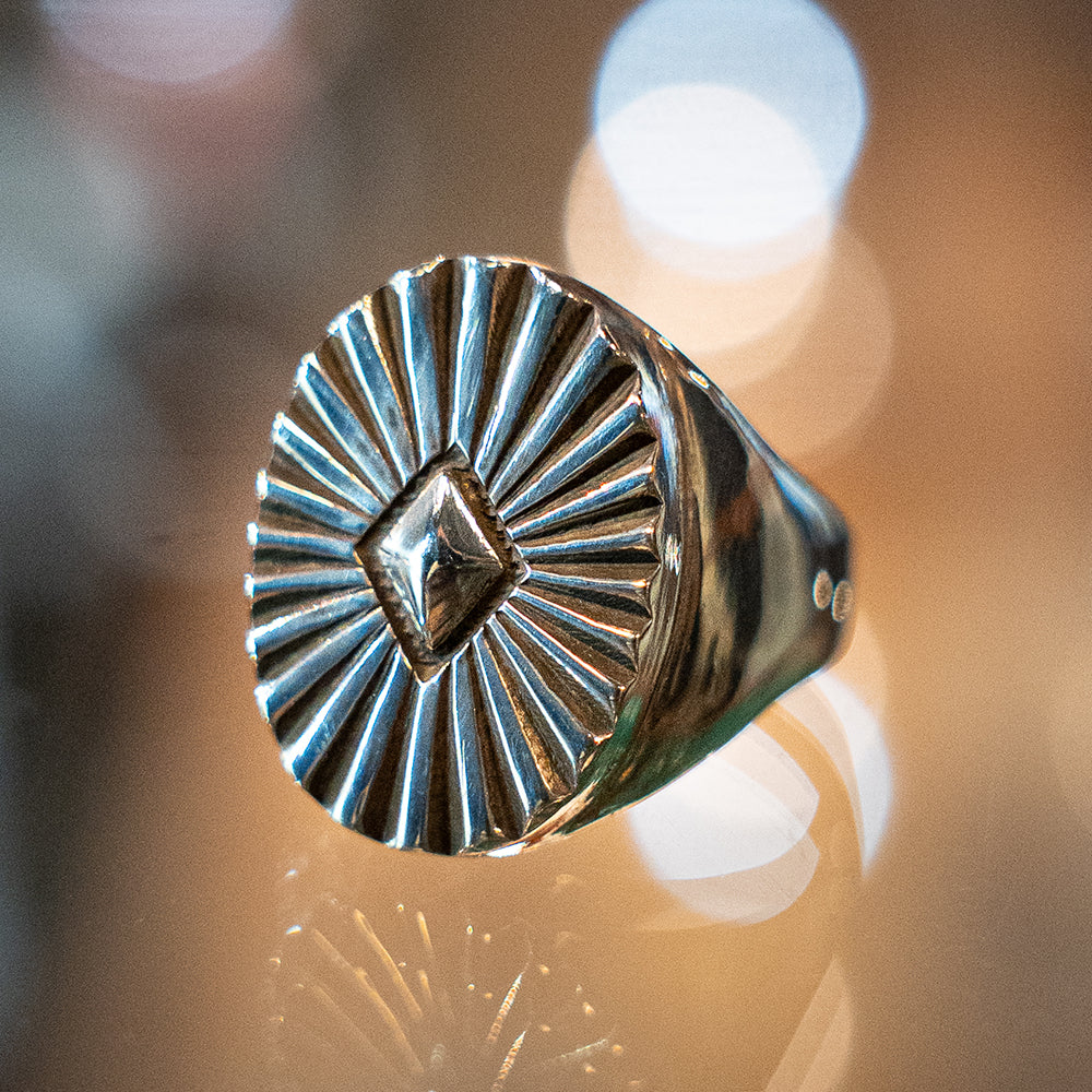 Oval Sunburst Design Signet Ring<br>【Stanley Parker】<br>(LEW138905)