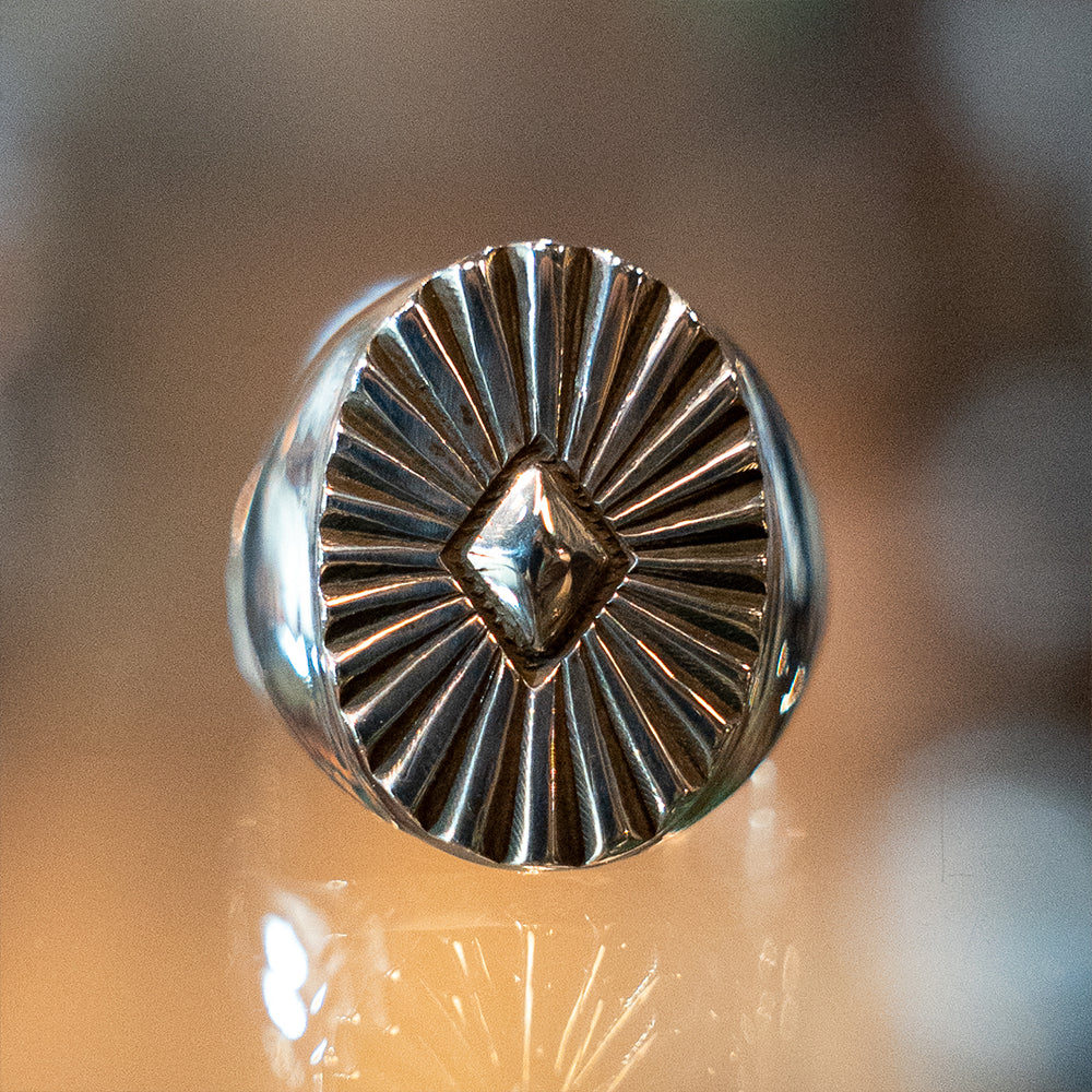 Oval Sunburst Design Signet Ring<br>【Stanley Parker】<br>(LEW138905)