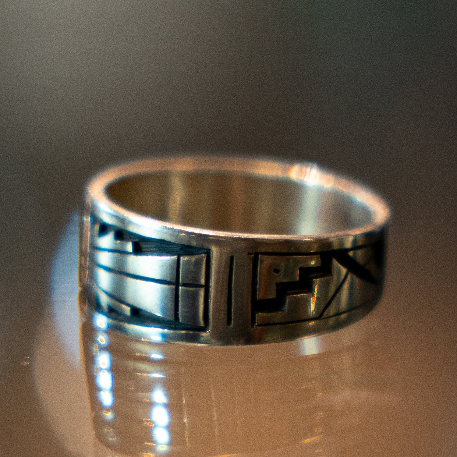 Hopi 3/8"width Sunface Band Ring<br>【Clifton Mowa】<br>(LEW137902)<br>リングサイズ23号