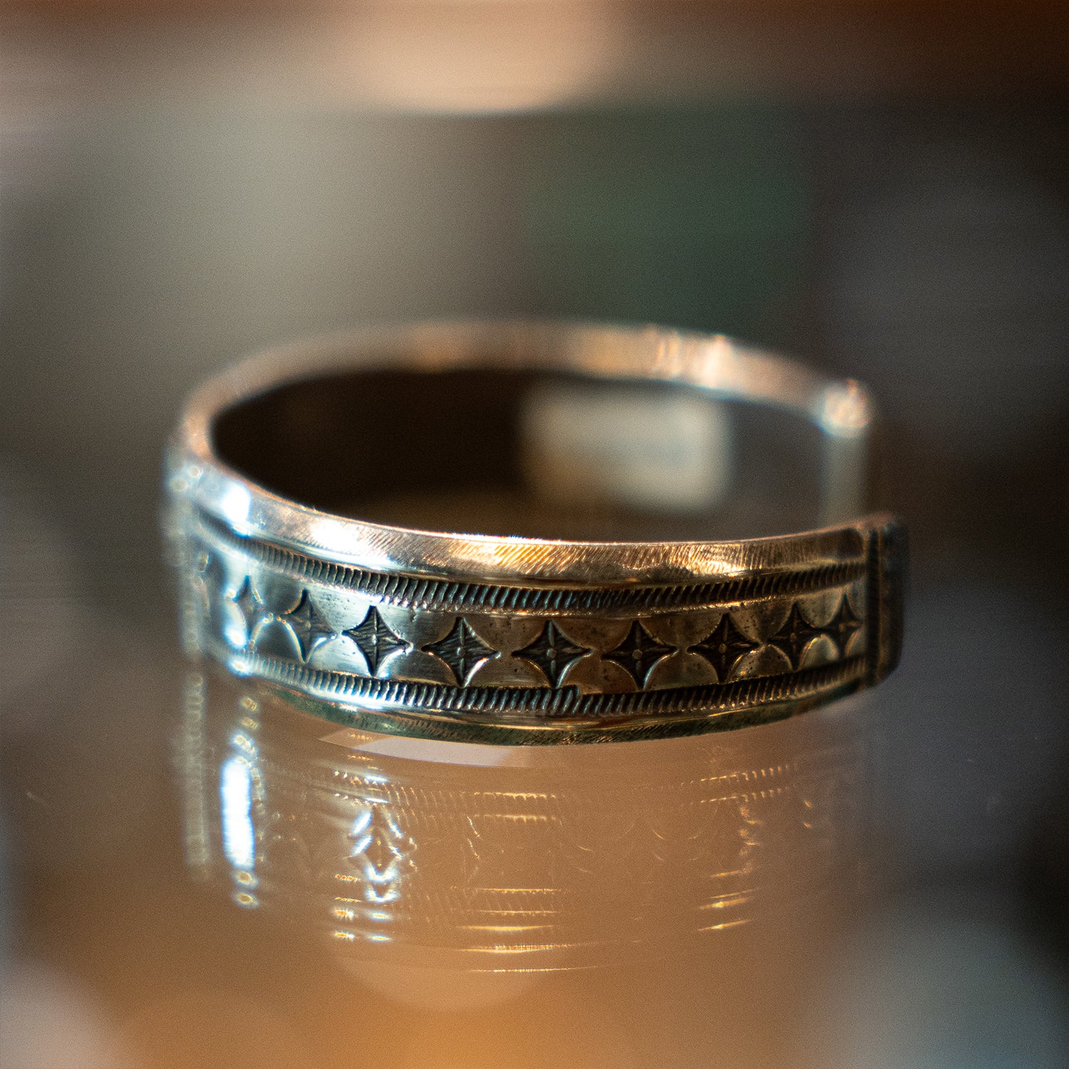 Classic Stamp&Chisel Work Coin Silver Bracelet<br>【Jesse Robbins】<br>(JRN201608B)