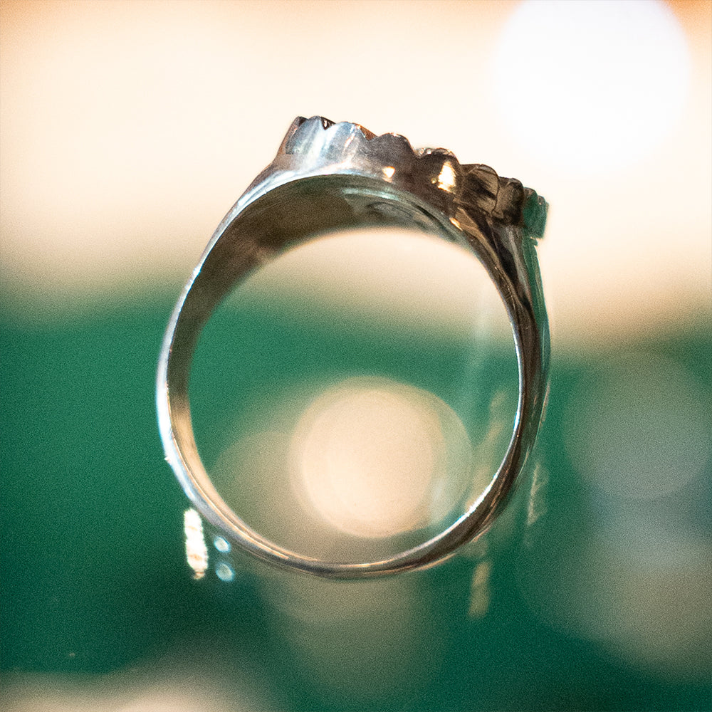 Oval Sunburst Design Signet Ring<br>【Stanley Parker】<br>(LEW138905)
