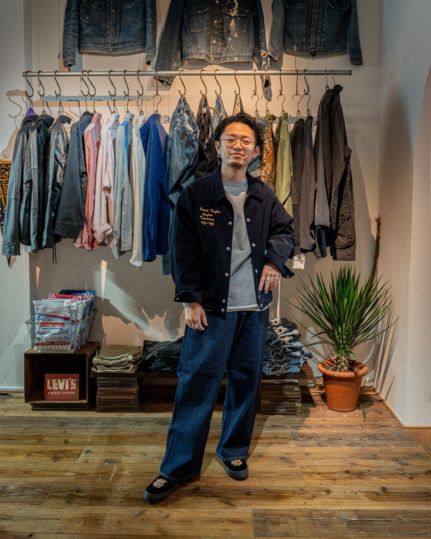 「ヴィンテージの体温を、今の空気感で。THRIFTY LOOKの新作コレクション」