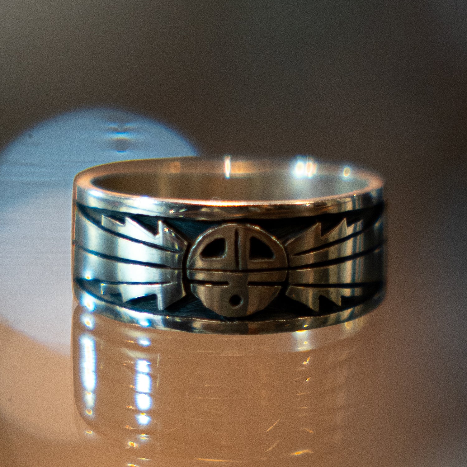 Hopi 3/8"width Sunface Band Ring<br>【Clifton Mowa】<br>(LEW137902)<br>リングサイズ23号