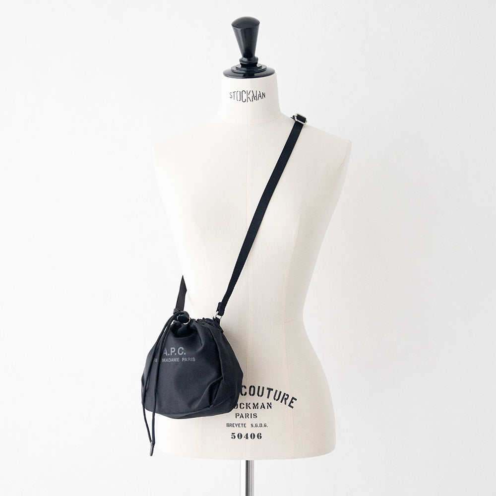 Backstage クロスボディポーチ <br>(24262102379) <br>(バッグ)