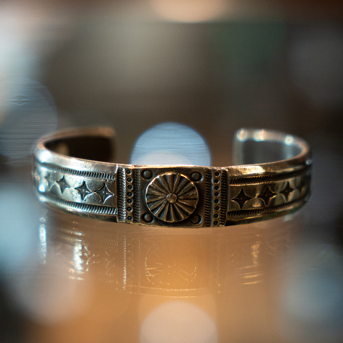 Classic Stamp＆Chisel Work Coin Silver Bracelet<br>【Jesse Robbins】<br>(JRN201608B)
