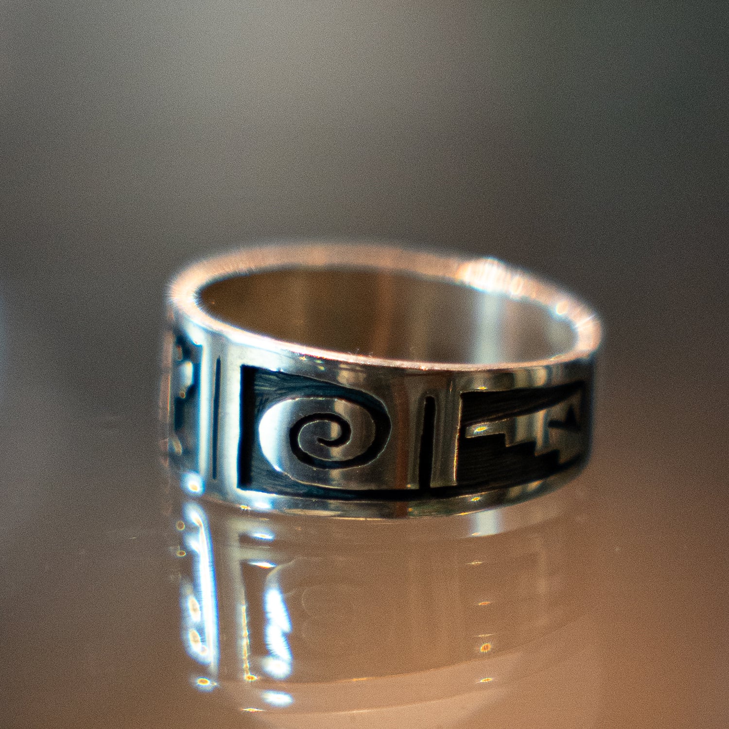 Hopi 3/8"width Fetish Bear Band Ring<br>【Clifton Mowa】<br>(LEW137910)<br>リングサイズ22号