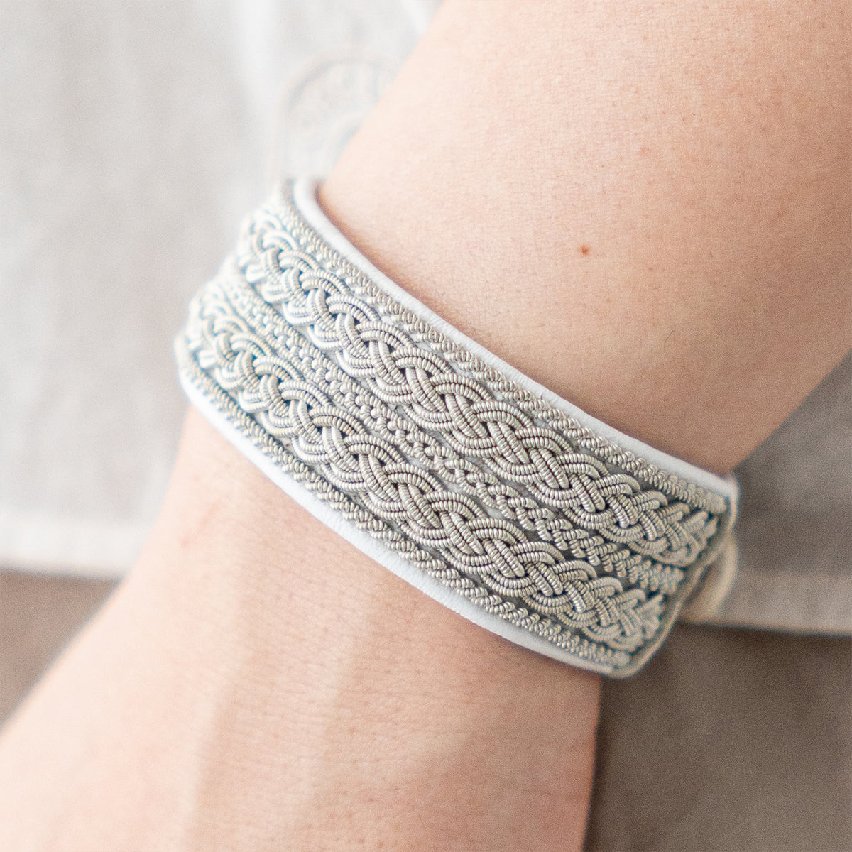 AZ006<br>(14079) <br>saami crafts(accessories)