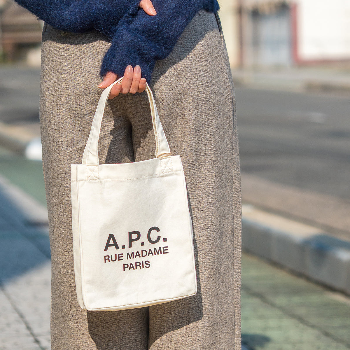 TOTE LOU RUE MADAME SMALL 2.0 COTON LEGER<br>(23262102229) <br>A.P.C.(バッグ)
