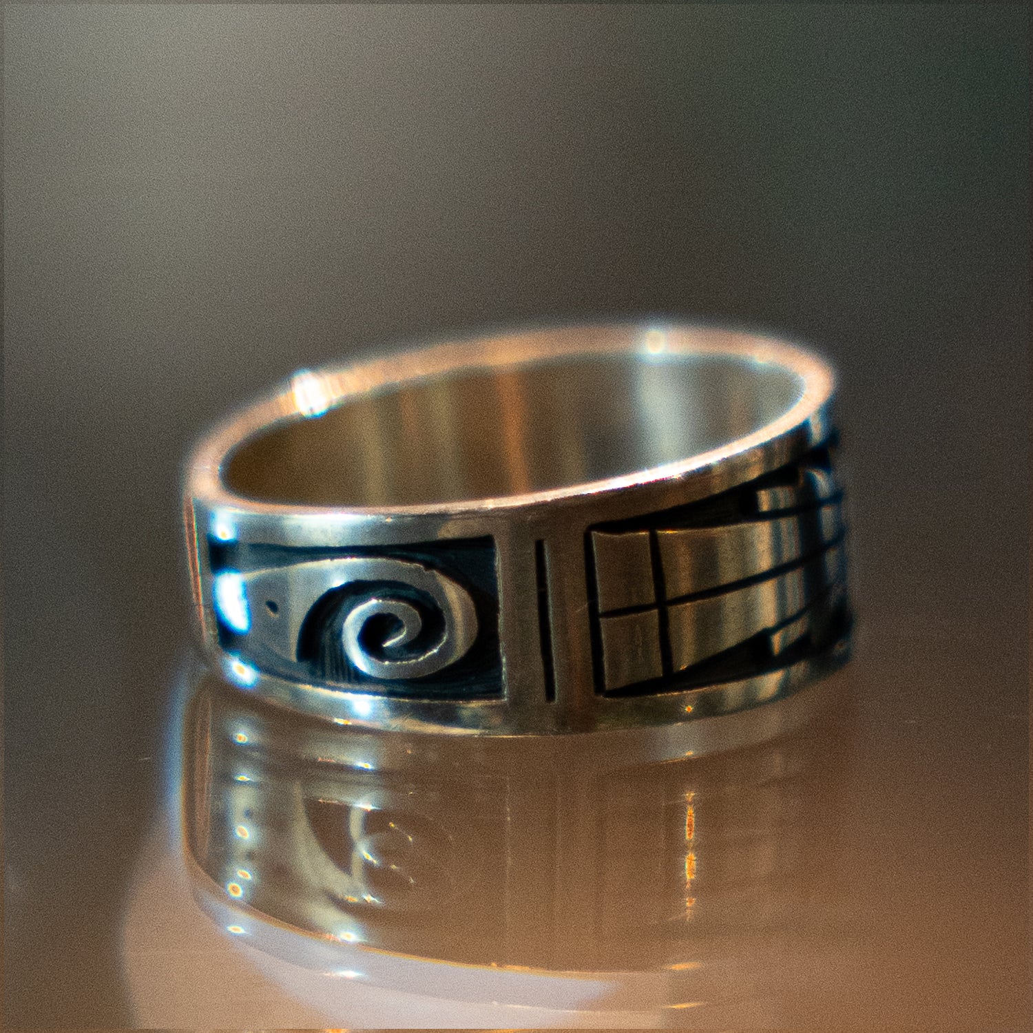 Hopi 3/8"width Sunface Band Ring<br>【Clifton Mowa】<br>(LEW137902)<br>リングサイズ23号