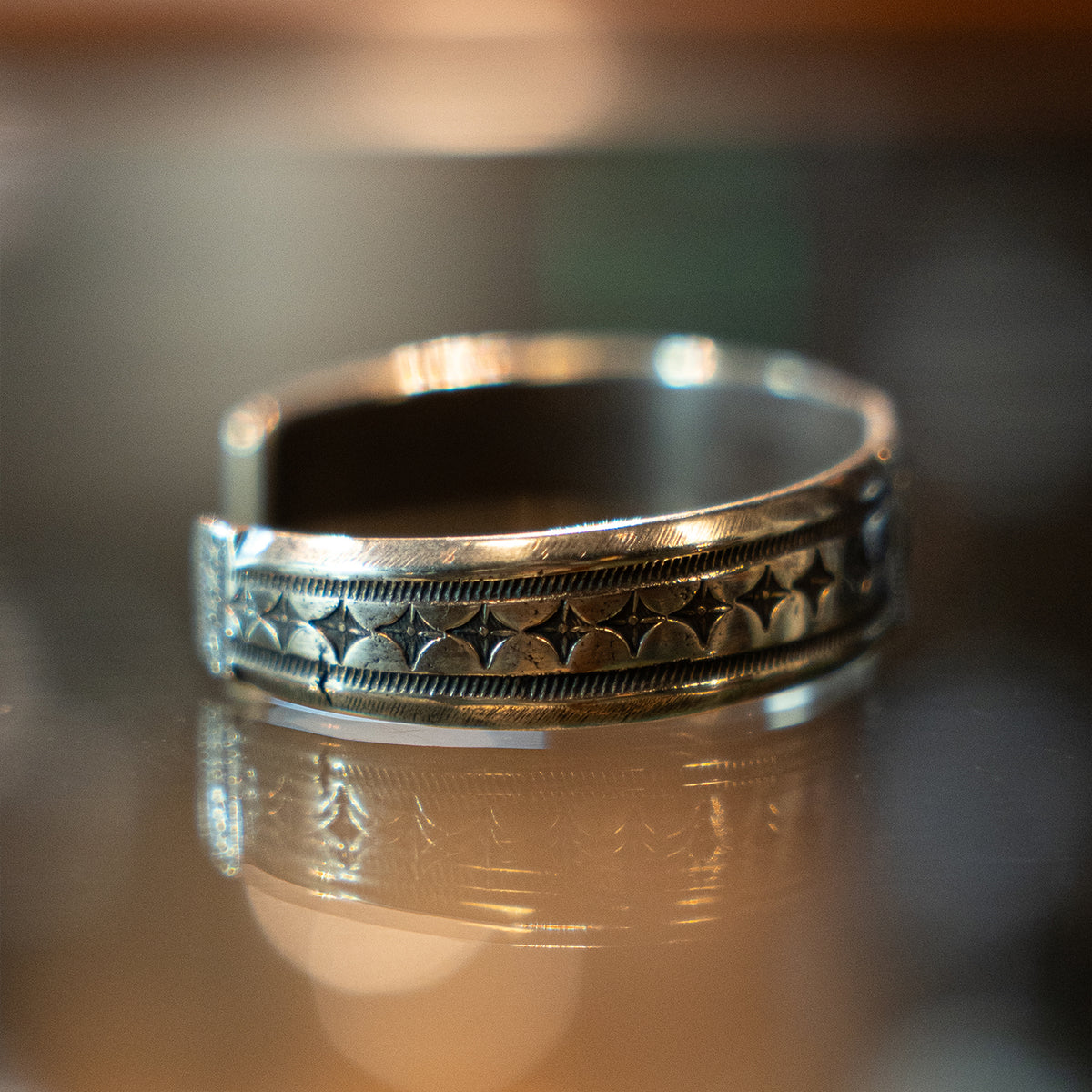 Classic Stamp＆Chisel Work Coin Silver Bracelet<br>【Jesse Robbins】<br>(JRN201608B)