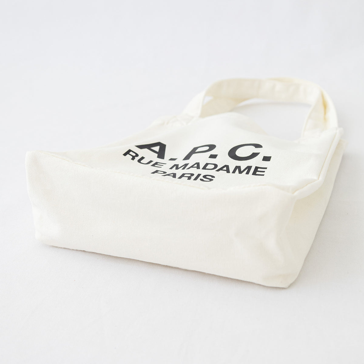 TOTE LOU RUE MADAME SMALL 2.0 COTON LEGER<br>(23262102229) <br>A.P.C.(バッグ)