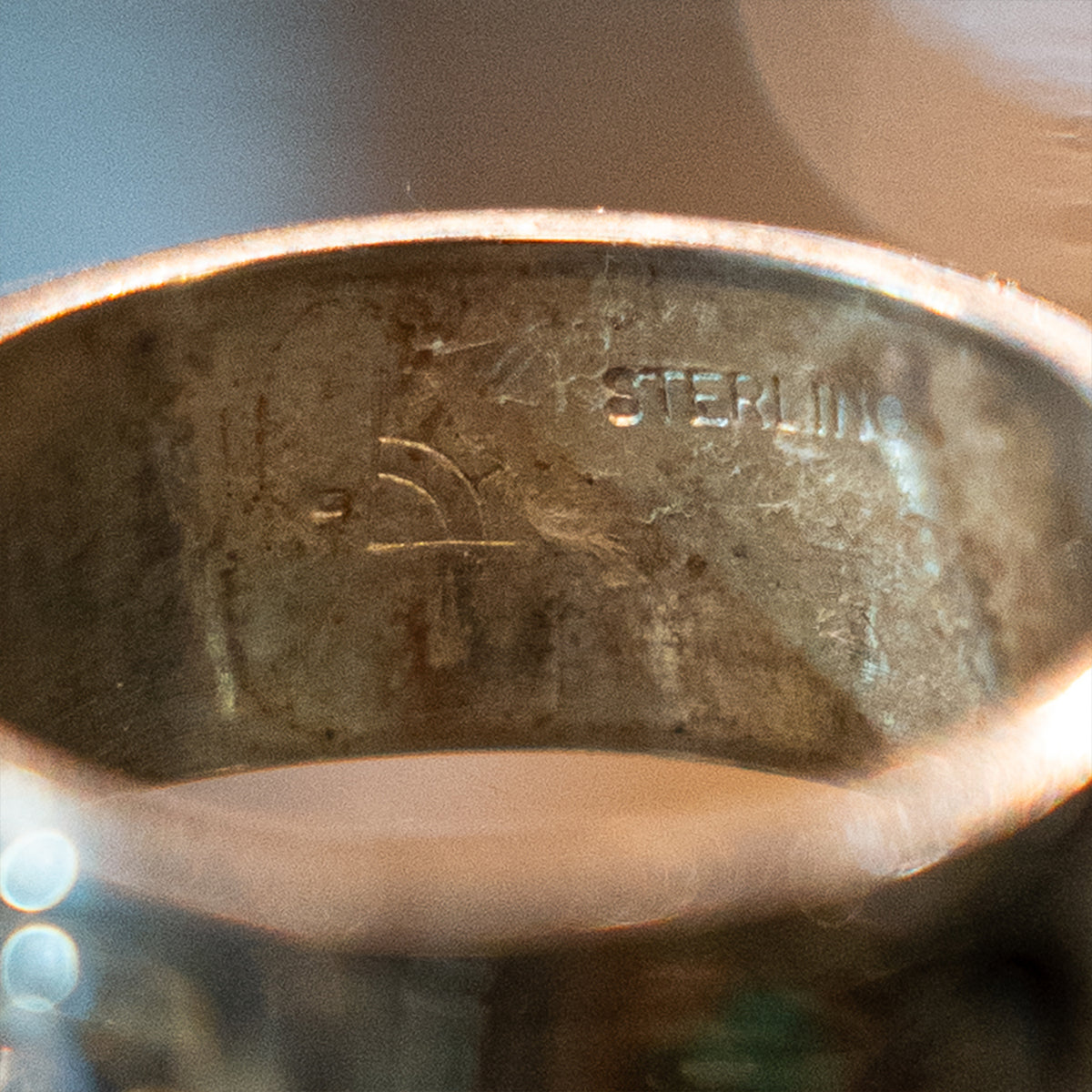 Hopi 3/8"width Fetish Bear Band Ring<br>【Clifton Mowa】<br>(LEW137910)<br>リングサイズ22号