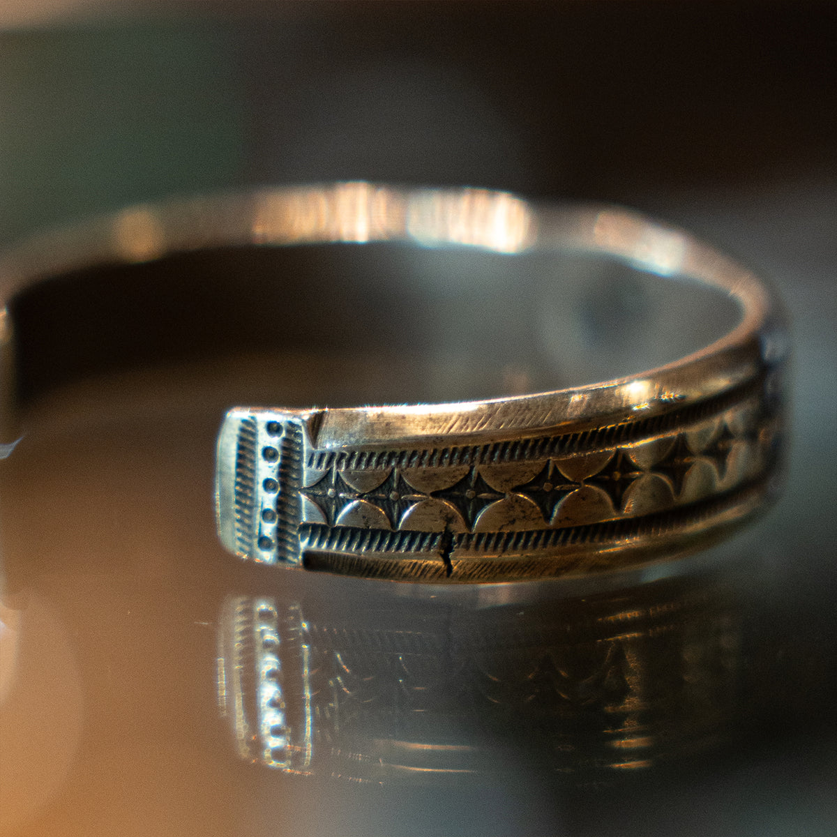 Classic Stamp＆Chisel Work Coin Silver Bracelet<br>【Jesse Robbins】<br>(JRN201608B)