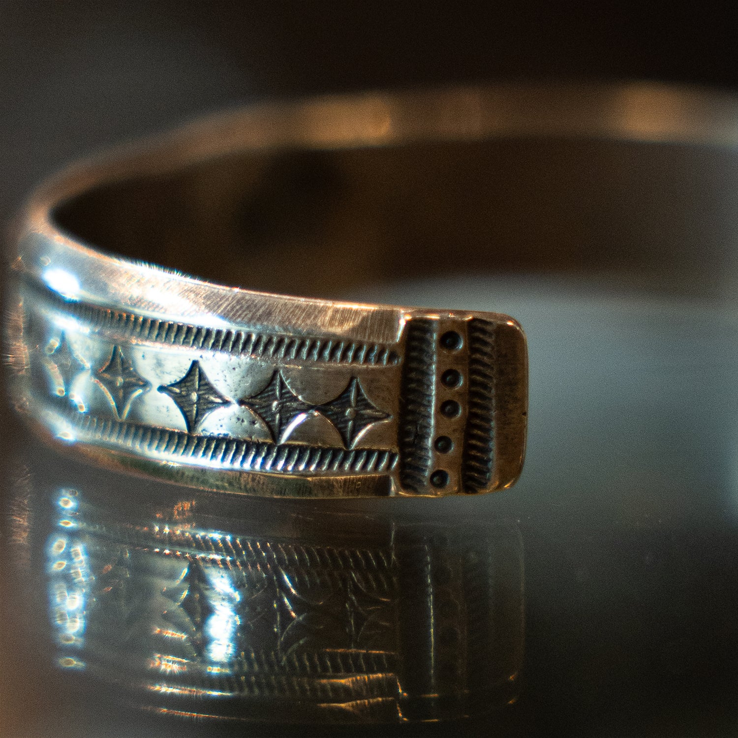 Classic Stamp＆Chisel Work Coin Silver Bracelet<br>【Jesse Robbins】<br>(JRN201608B)