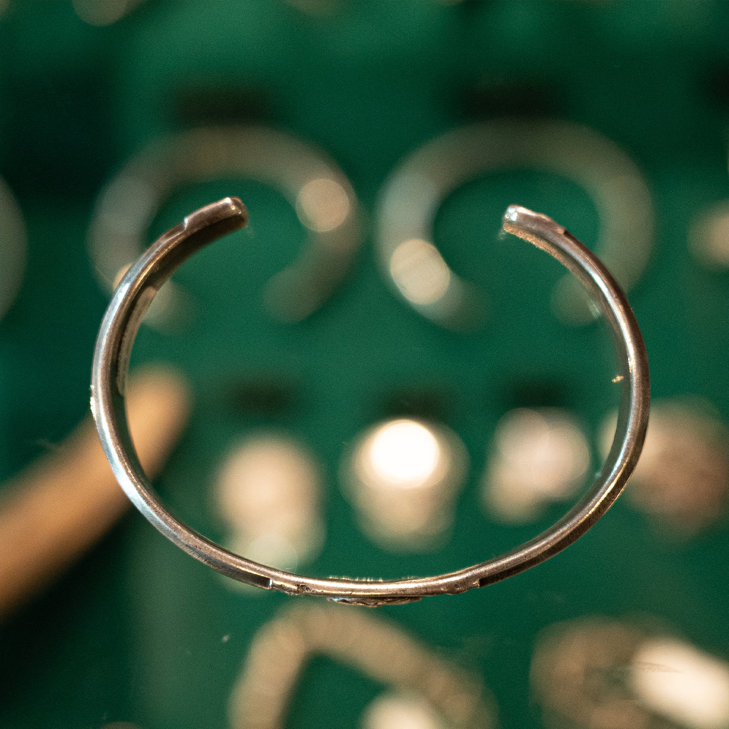 Classic Stamp＆Chisel Work Coin Silver Bracelet<br>【Jesse Robbins】<br>(JRN201608B)